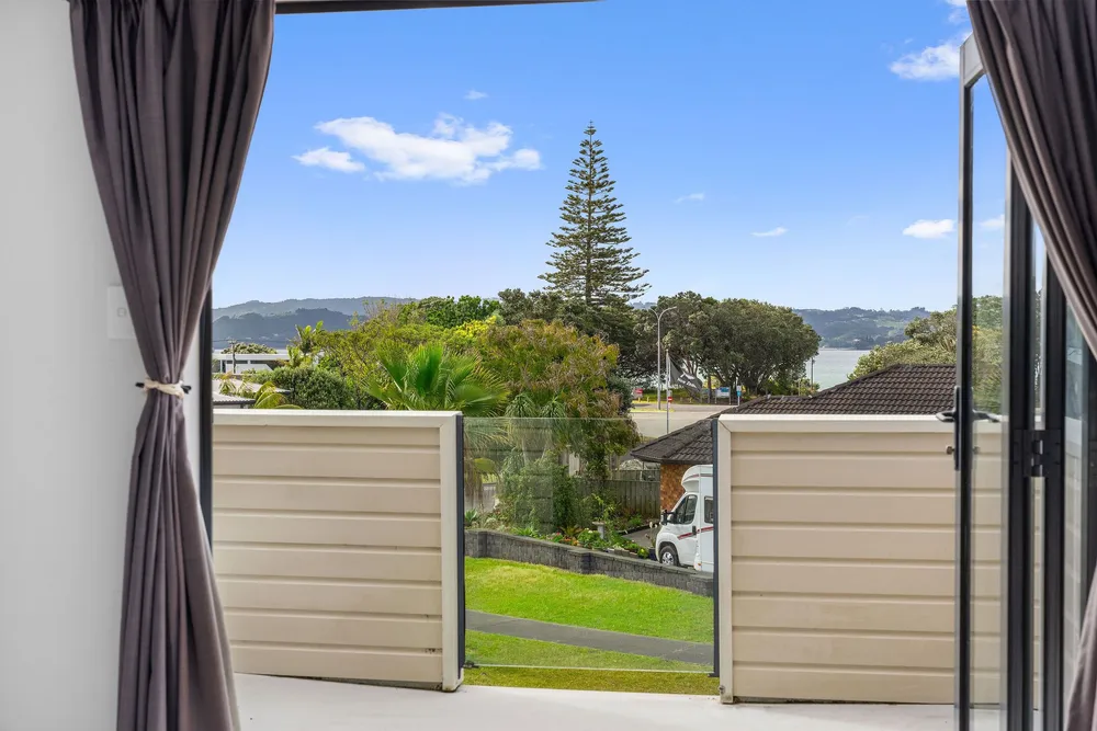 Photos of 19 Barbados Way