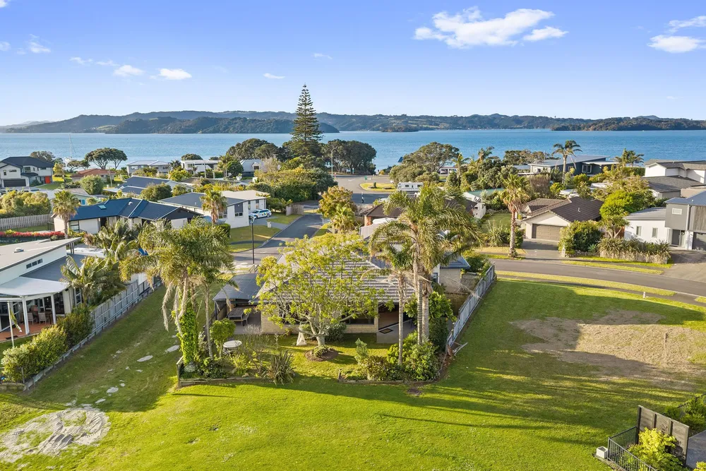 Photos of 19 Barbados Way