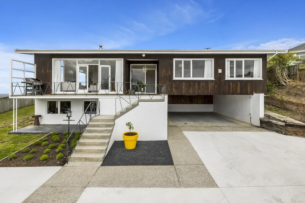 Photos of 77 Easther Crescent