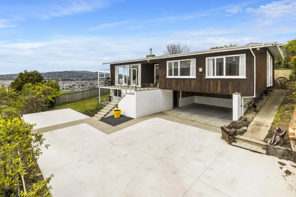 Photos of 77 Easther Crescent