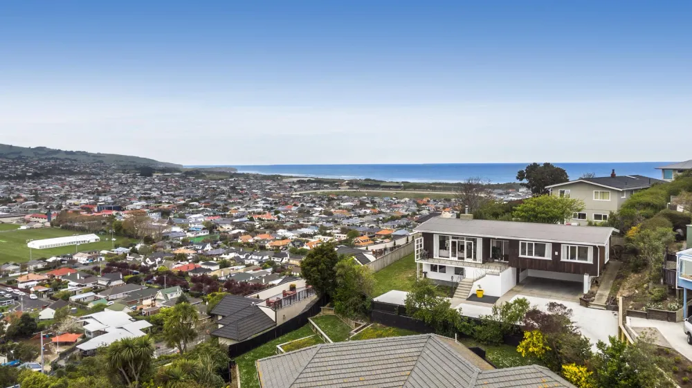 Photos of 77 Easther Crescent