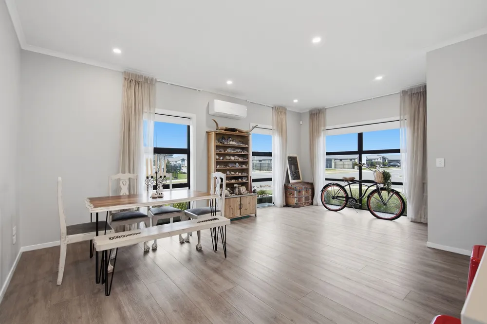 Photos of 12 Bollington Avenue