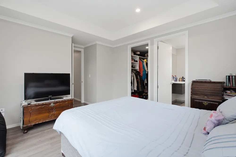 Photos of 12 Bollington Avenue