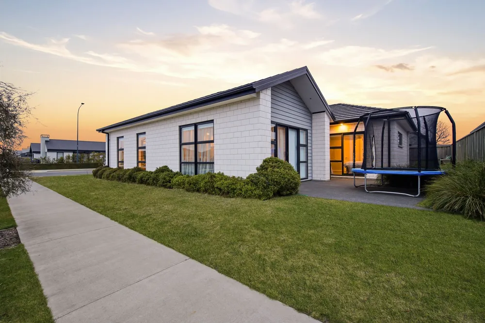 Photos of 12 Bollington Avenue