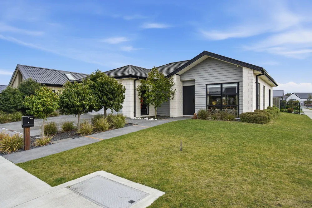 Photos of 12 Bollington Avenue