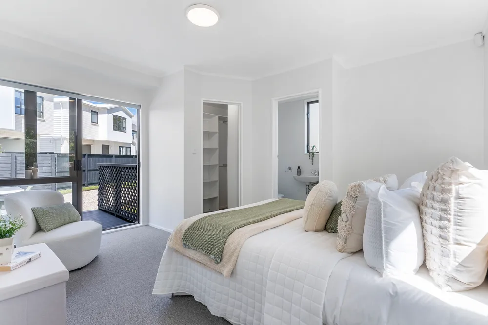 Photos of 12 Radcliffe Street