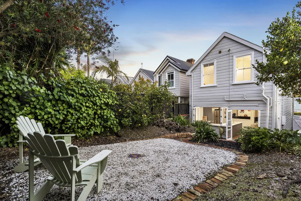 Photos of 33 Summer Street