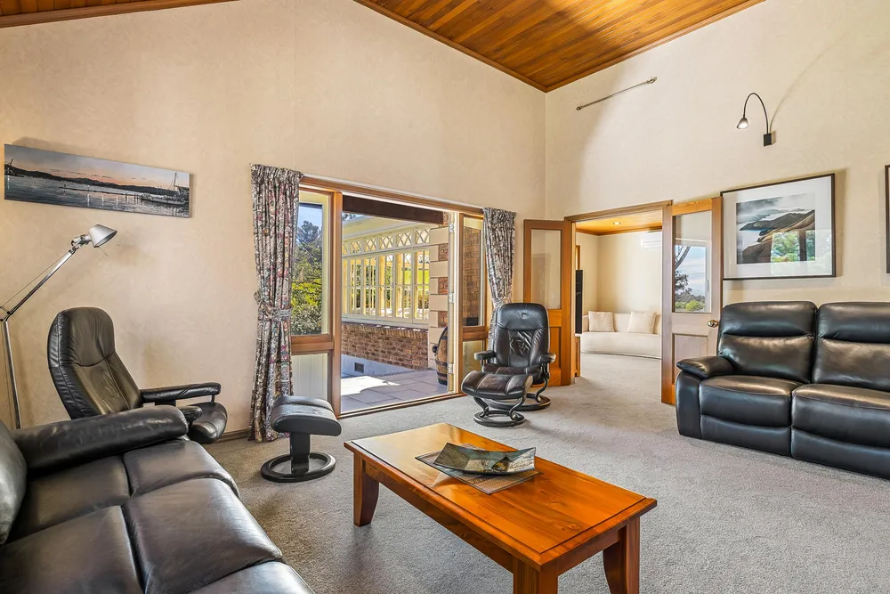 Photos of 284 Carrs Road