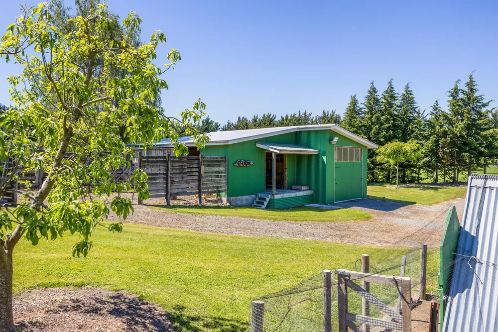 Photos of 284 Carrs Road