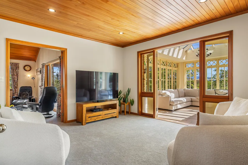 Photos of 284 Carrs Road