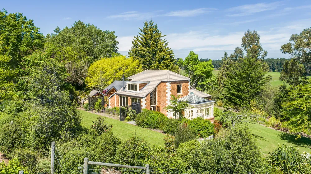 Photos of 284 Carrs Road