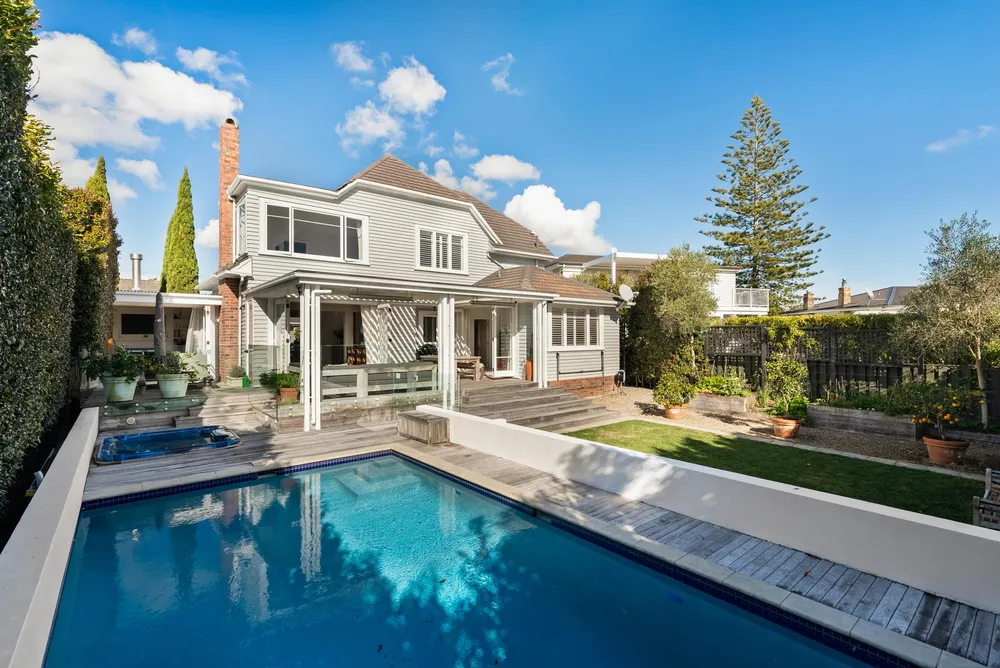 Photos of 10 Palmer Crescent