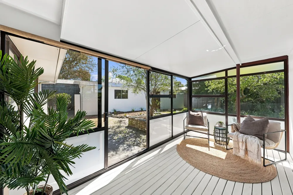 Photos of 18a Lyttelton Street
