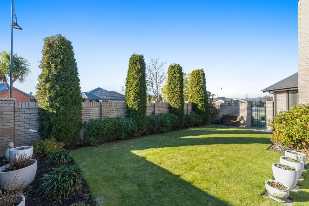 Photos of 23 Cassinia Gardens