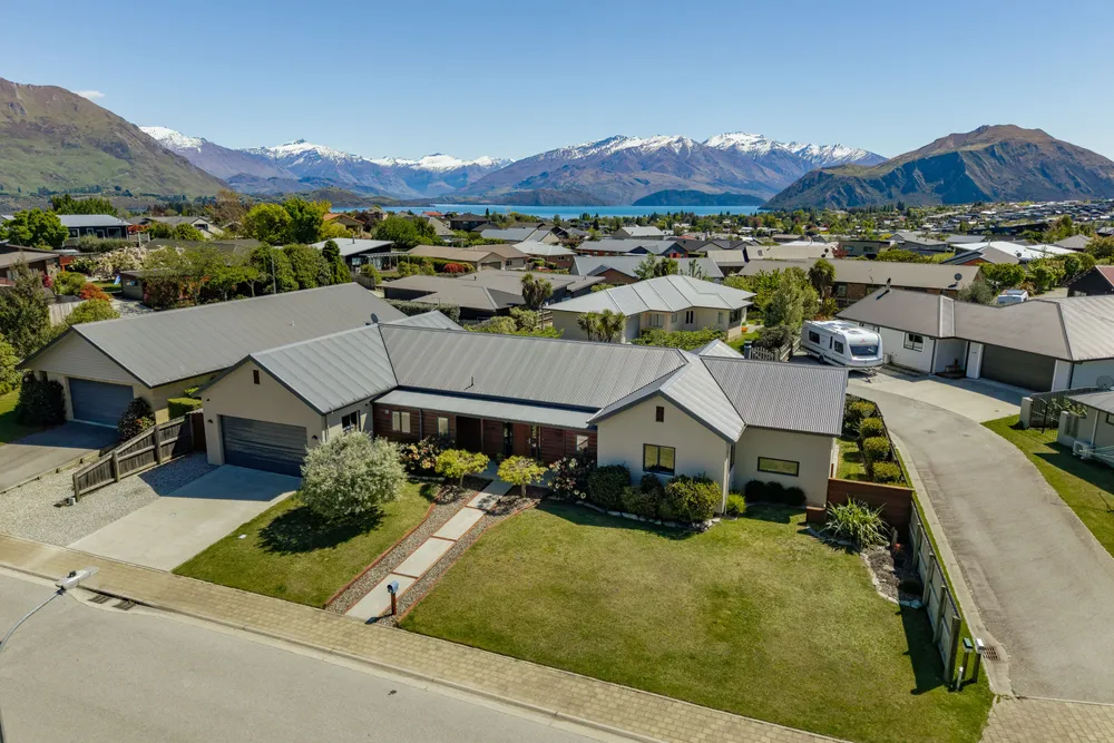 Photos of 15 Farrant Drive