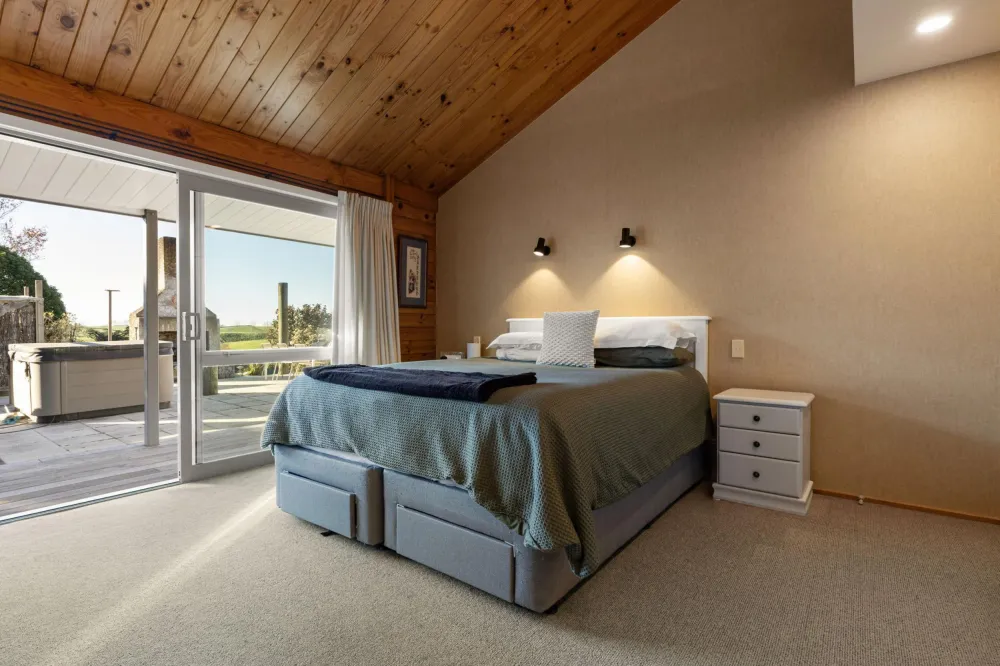 Photos of 168 Te Kawa Road