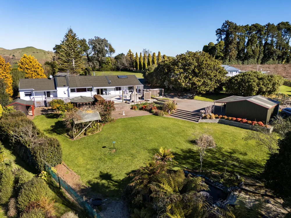 Photos of 168 Te Kawa Road