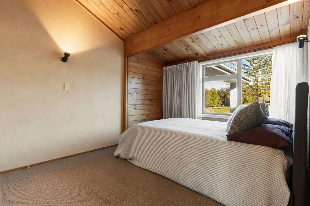 Photos of 168 Te Kawa Road