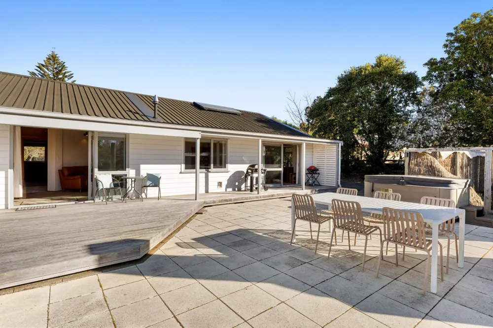 Photos of 168 Te Kawa Road