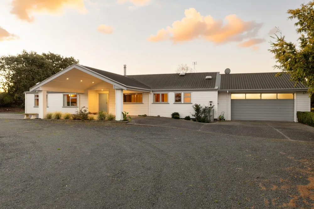 Photos of 168 Te Kawa Road