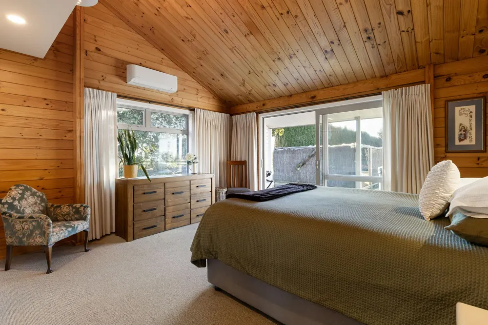 Photos of 168 Te Kawa Road