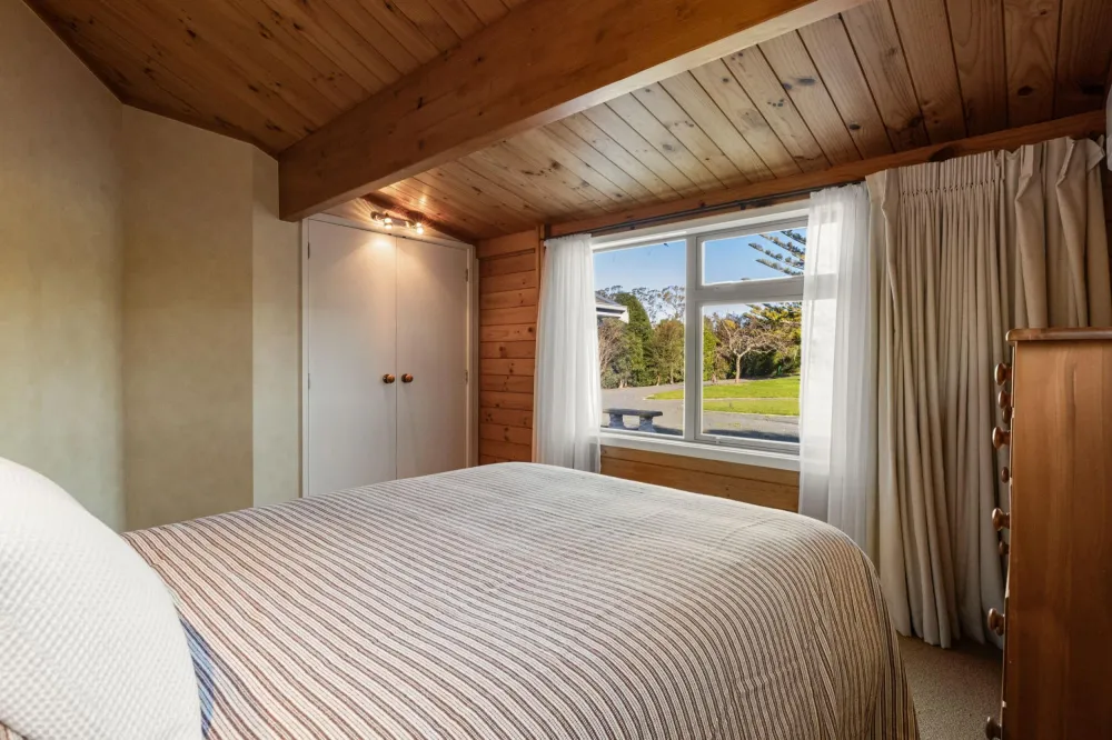 Photos of 168 Te Kawa Road