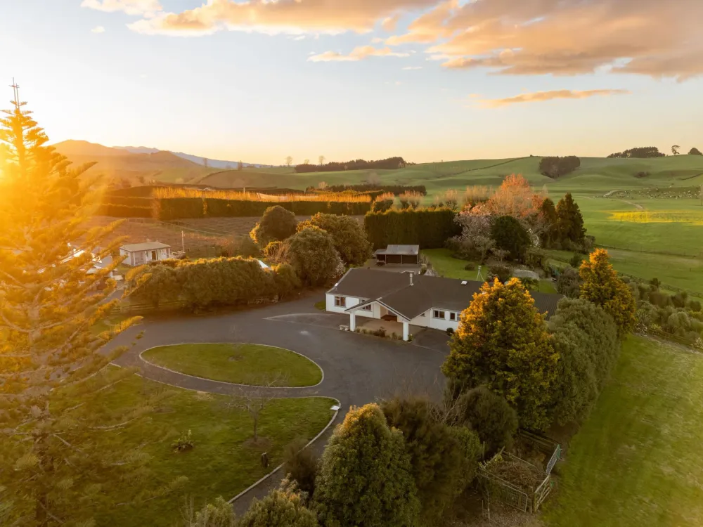 Photos of 168 Te Kawa Road