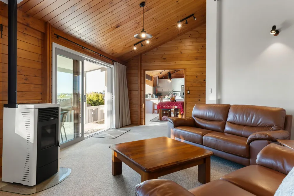 Photos of 168 Te Kawa Road