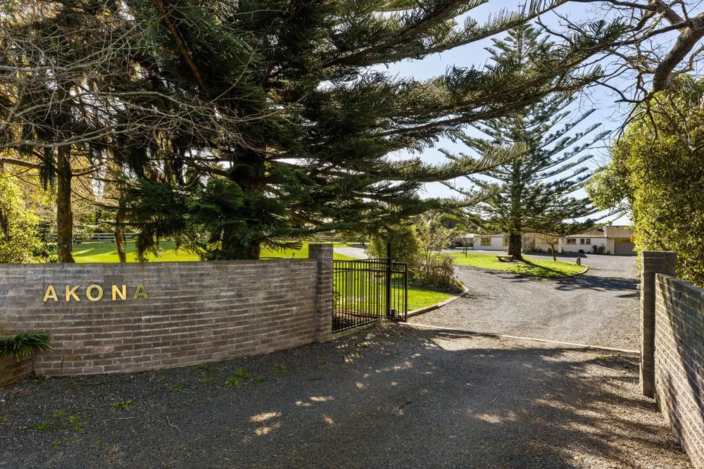 Photos of 168 Te Kawa Road