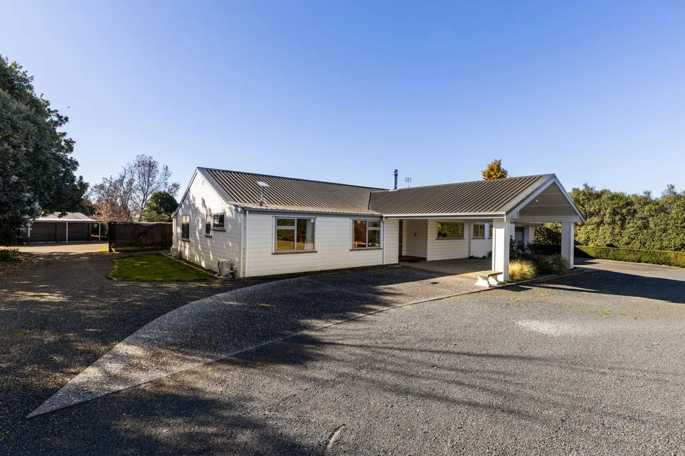 Photos of 168 Te Kawa Road