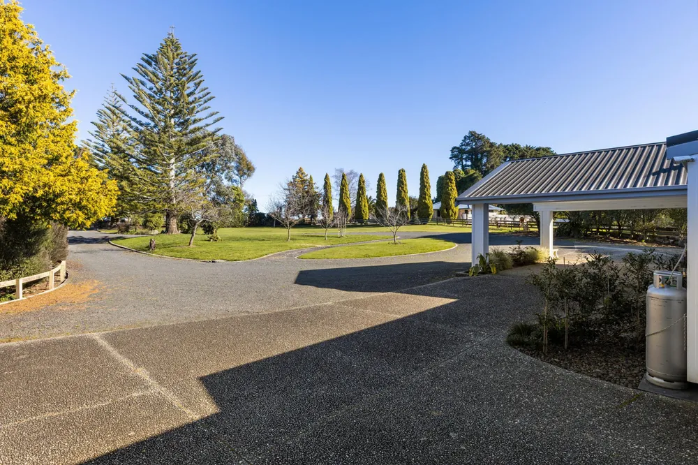 Photos of 168 Te Kawa Road