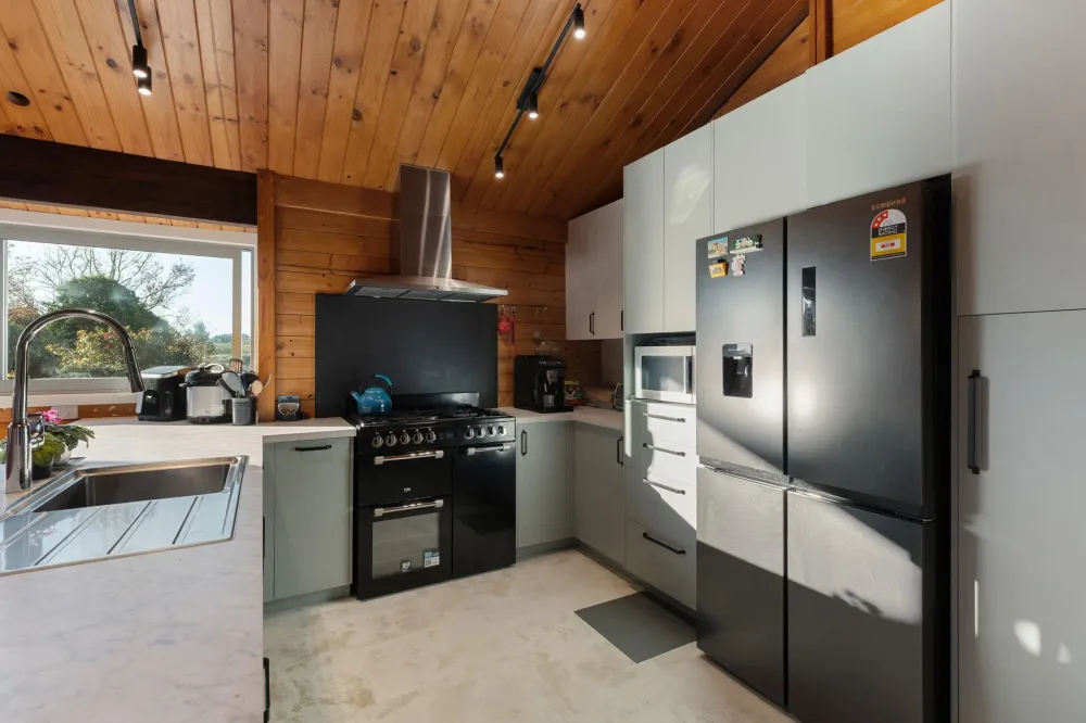 Photos of 168 Te Kawa Road
