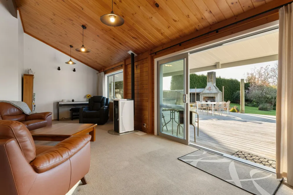 Photos of 168 Te Kawa Road