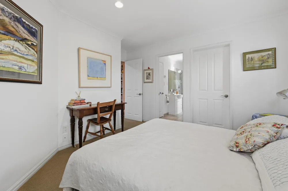 Photos of 17 Edgecumbe Road