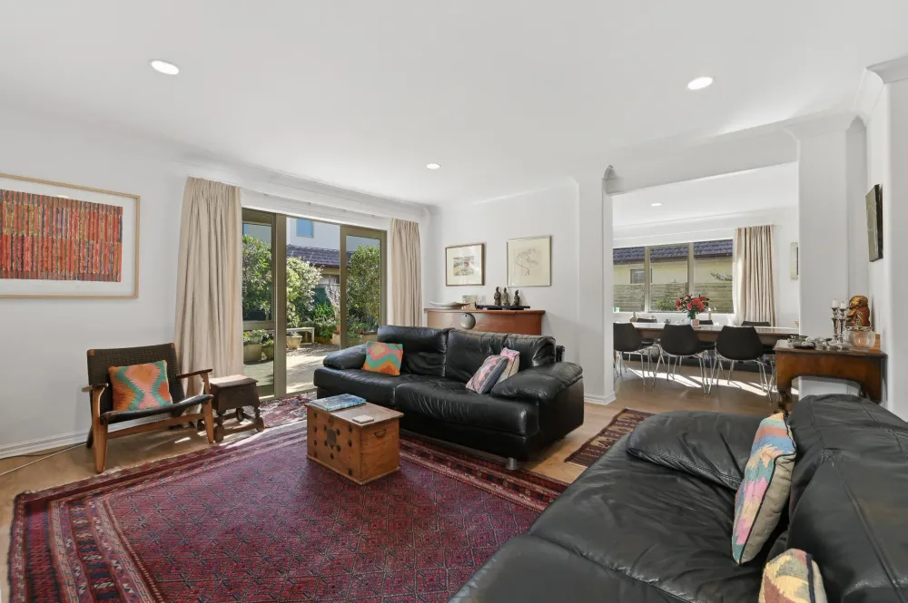 Photos of 17 Edgecumbe Road
