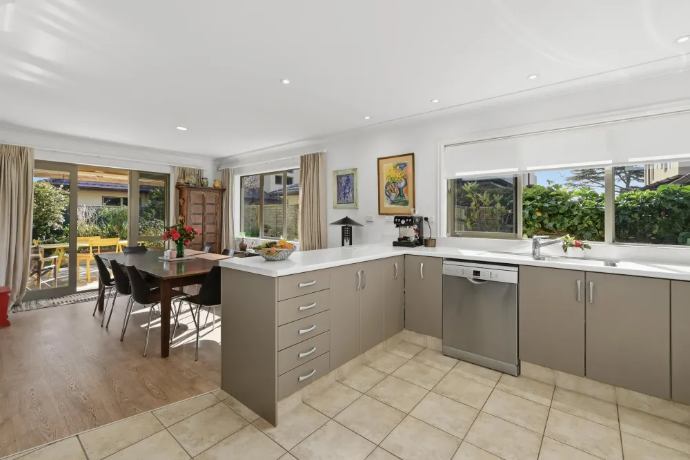 Photos of 17 Edgecumbe Road