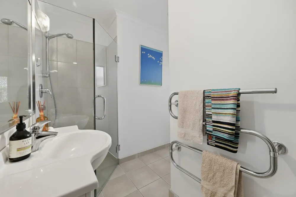 Photos of 17 Edgecumbe Road