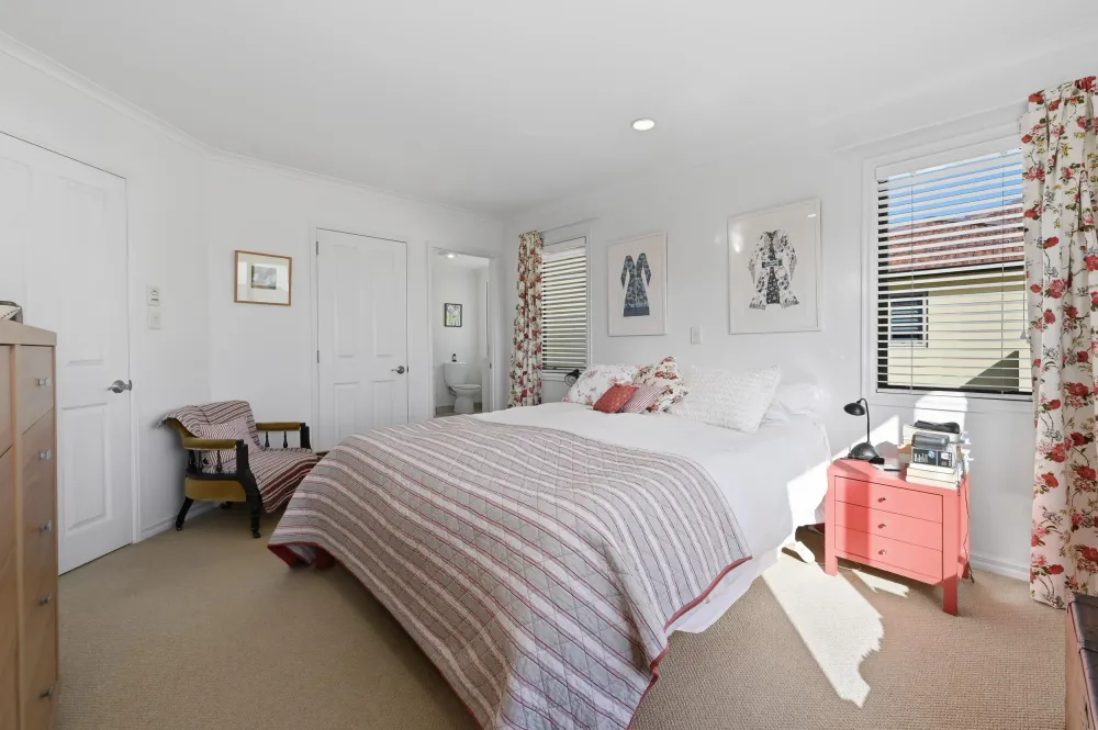 Photos of 17 Edgecumbe Road