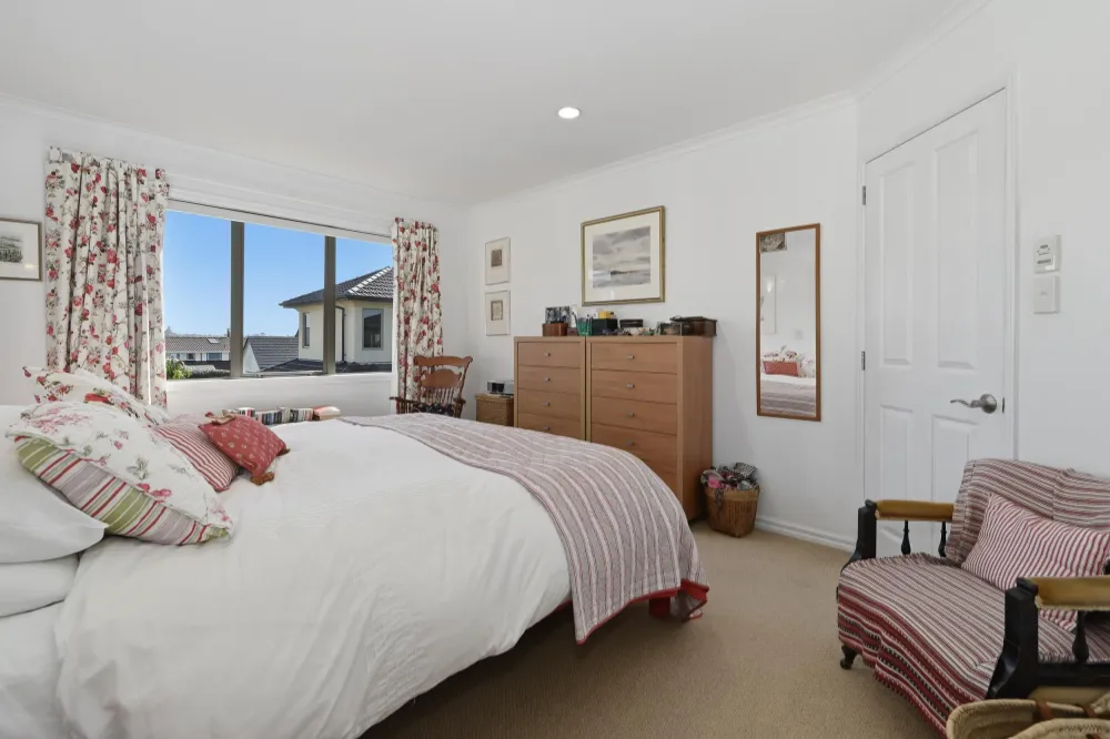 Photos of 17 Edgecumbe Road