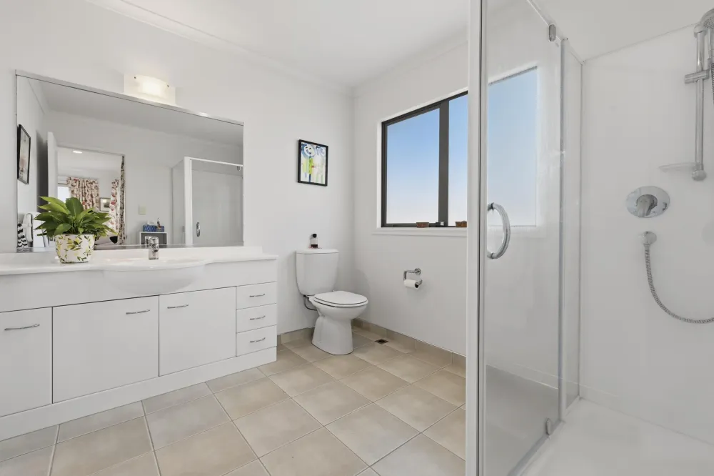 Photos of 17 Edgecumbe Road