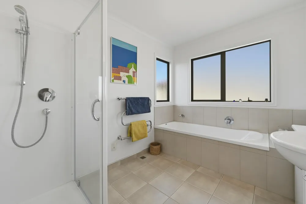 Photos of 17 Edgecumbe Road