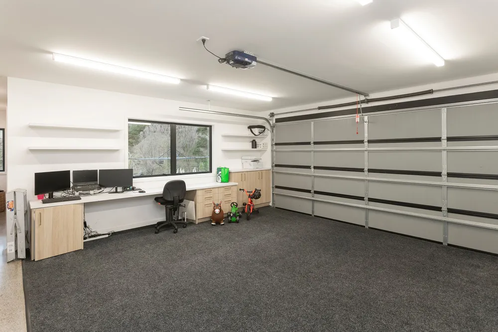 Photos of 671 Riverside Road