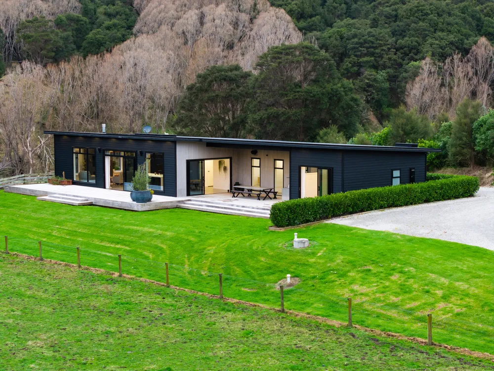 Photos of 671 Riverside Road