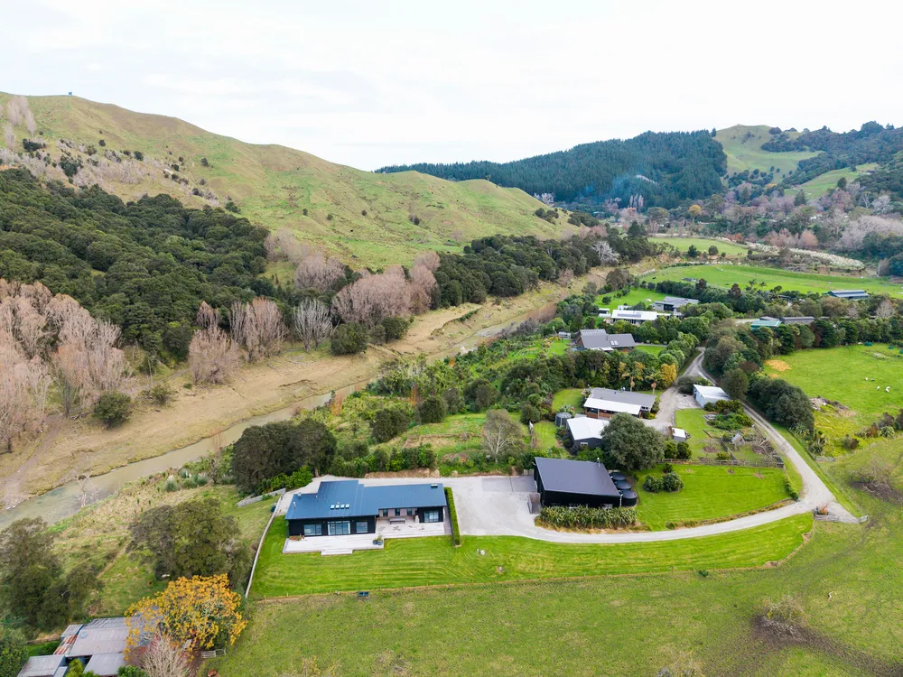 Photos of 671 Riverside Road