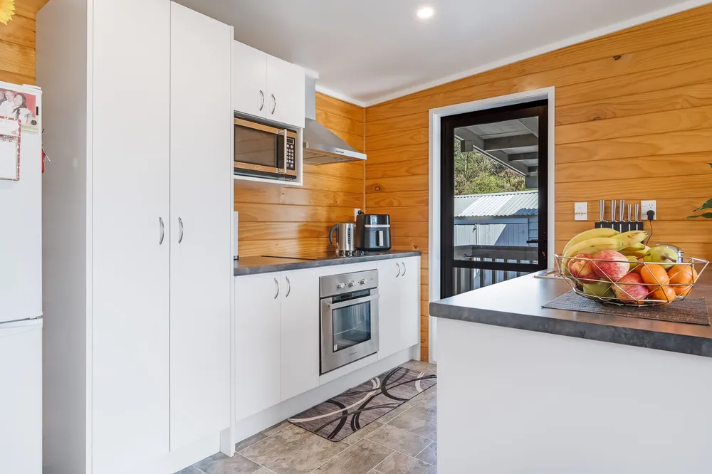 Photos of 92 Maruata Road