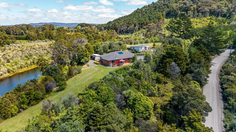 Photos of 92 Maruata Road