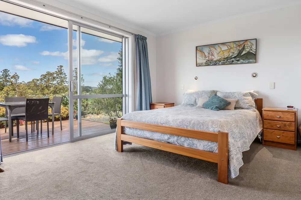 Photos of 92 Maruata Road