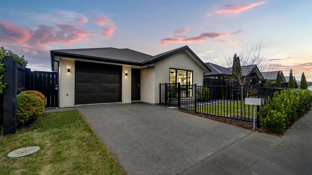 Photos of 36 Robert Duncan Road