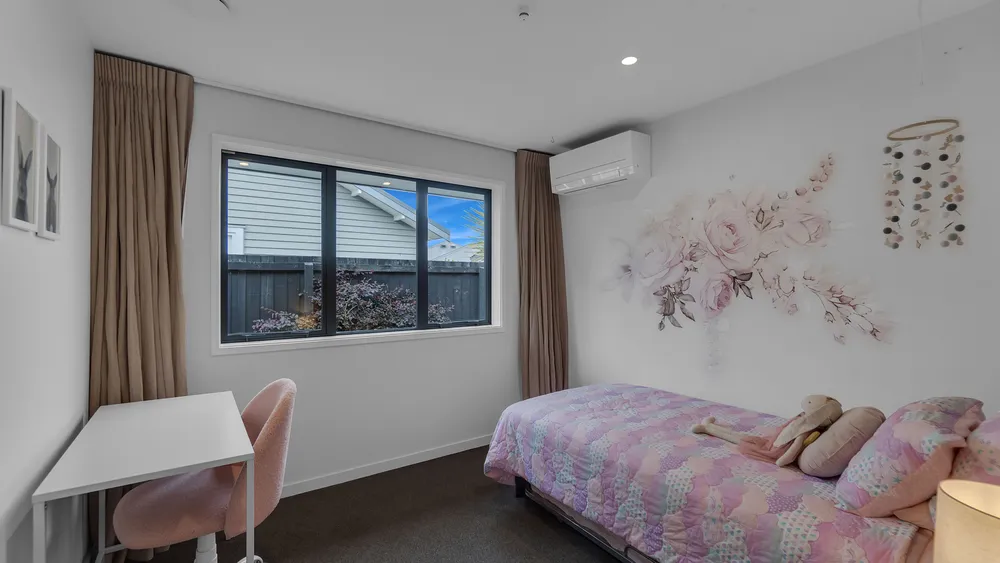 Photos of 36 Robert Duncan Road