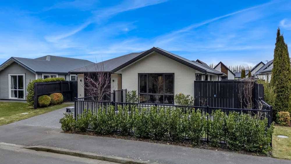 Photos of 36 Robert Duncan Road